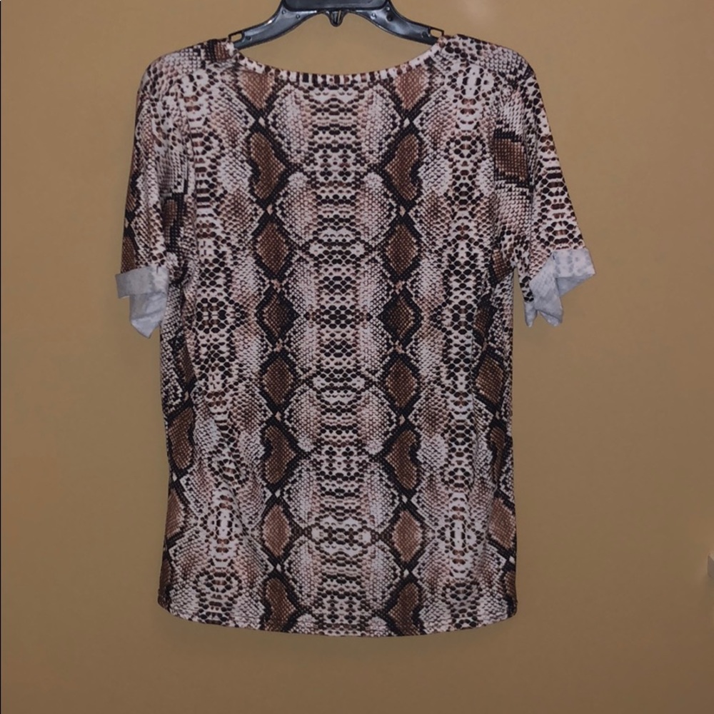Snake Skin Pattern V-neck - Picture 3 of 3